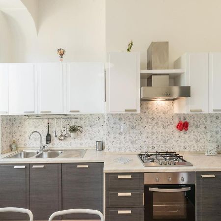 The Best Rent - Colourful Two-Bedroom Apartment Near Termini Station Rome Bagian luar foto