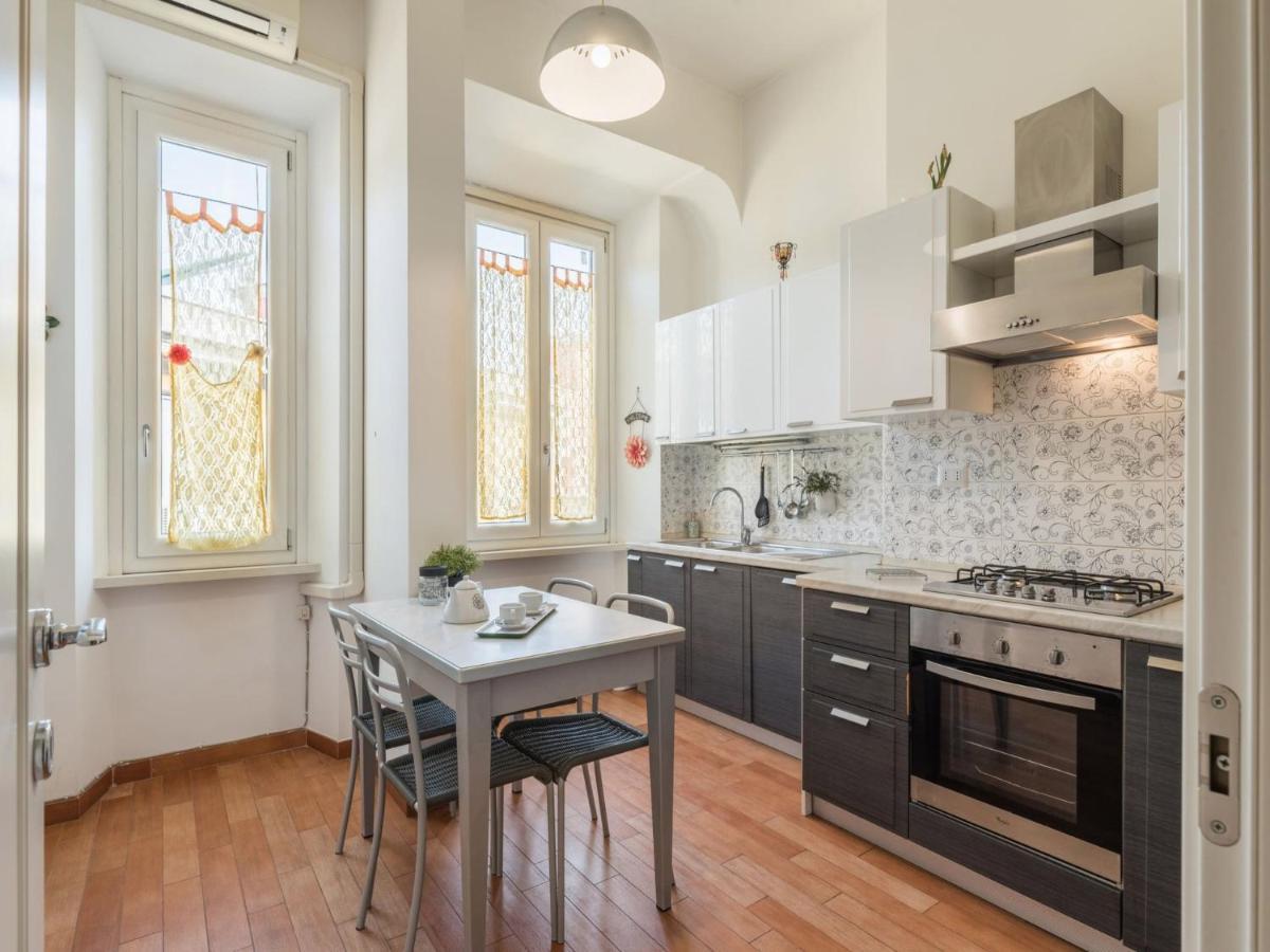 The Best Rent - Colourful Two-Bedroom Apartment Near Termini Station Rome Bagian luar foto