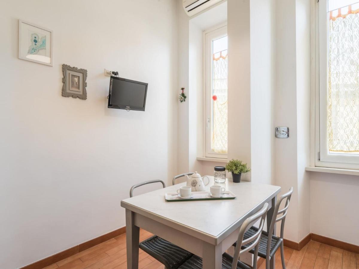 The Best Rent - Colourful Two-Bedroom Apartment Near Termini Station Rome Bagian luar foto